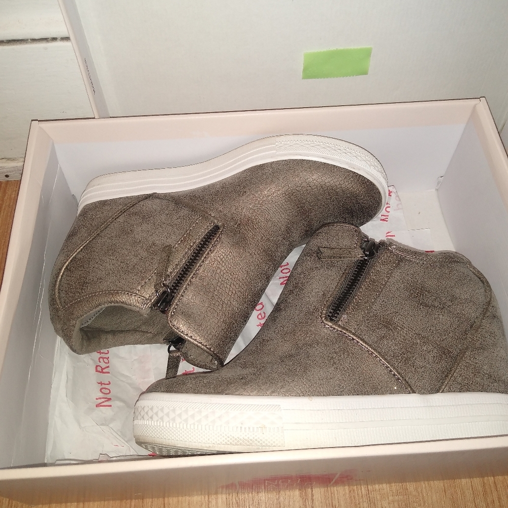 Ankle boots, wedge heel, used, like new.
